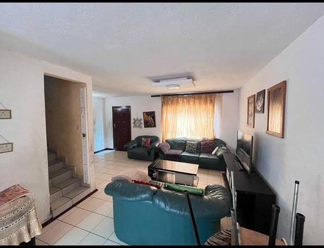 3 BEDROOM TOWNHOUSE FOR SALE IN TURFFONTEIN